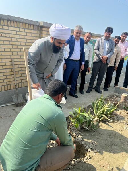 آغاز سال تحصیلی با کاشت درخت به یاد شهدای دانش‌آموز در سیریک