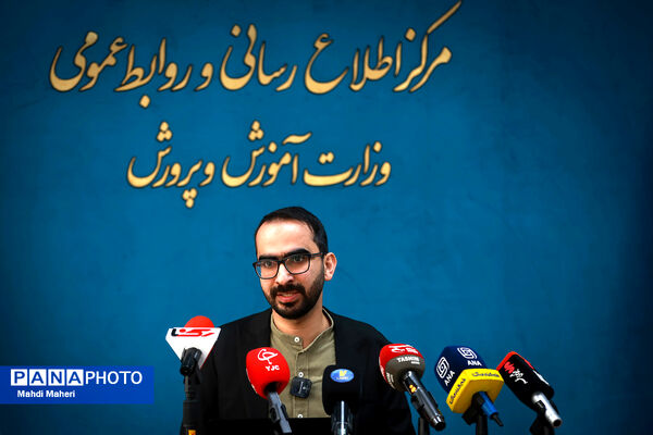 نشست خبری رئیس باشگاه دانش‌پژوهان جوان