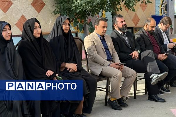 گرامیداشت هفته دفاع مقدس در دبستان طواف و معماریان ناحیه دو شهرری 