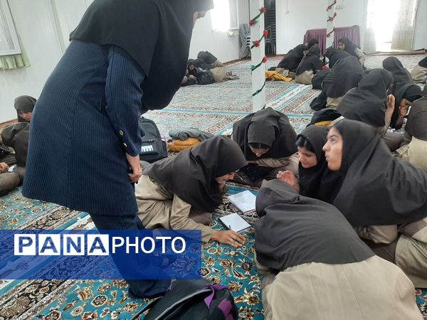 مراسم ویژه دهه ریاضیات در مدرسه شهید محمدی‌پور خلیل‌آباد