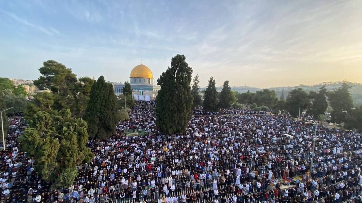 ۱۲۰ هزار فلسطینی نماز عید را در مسجد الاقصی بر پا کردند

