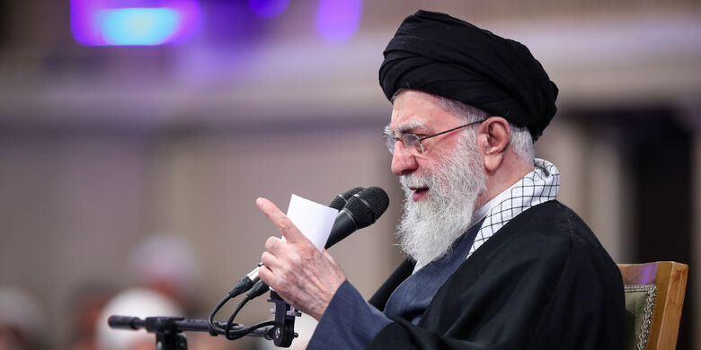 تاریخِ ملت‌ها گاهی در کلاس‌های درس نوشته نمی‌شود؛
در «بزنگاه‌ها» نوشته می‌شود