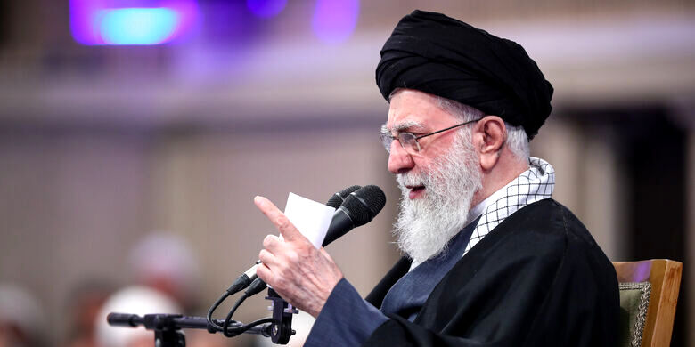 تاریخِ ملت‌ها گاهی در کلاس‌های درس نوشته نمی‌شود؛
در «بزنگاه‌ها» نوشته می‌شود