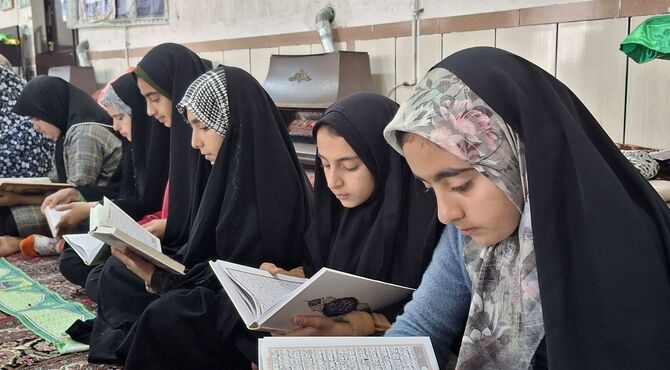 بیش از ۳۵۰ دانش‌آموز دختر و پسر معتکف شدند