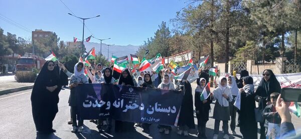 ۱۳ آبان؛ روزی که فریاد استقلال ملت ایران در تاریخ ماندگار شد