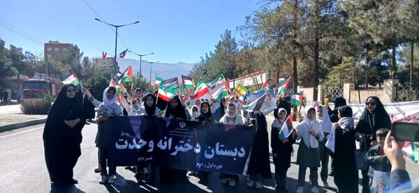 ۱۳ آبان؛ روزی که فریاد استقلال ملت ایران در تاریخ ماندگار شد