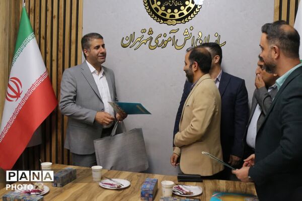 مدیرکل آموزش و پرورش شهرتهران از مسئولان سازمان دانش‌آموزی تهران تقدیر کرد