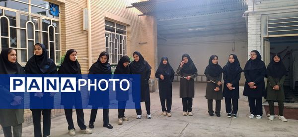 آیین بازگشایی مدارس و استقبال از دانش آموزان در دبیرستان فرزانگان دوره ی اول