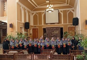 جشن جوانه‌های دختران دبیرستان سادات در شهرستان زارچ