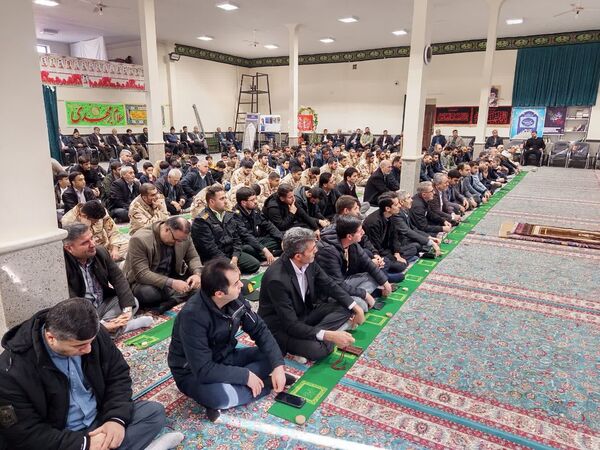 دانش‌آموزان پیشتاز در سنگر نمازجمعه خداآفرین