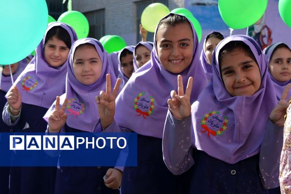 جشن میلاد حضرت زینب(س) با حضور مادران پرستار در دبستان علویان بهارستان‌دو