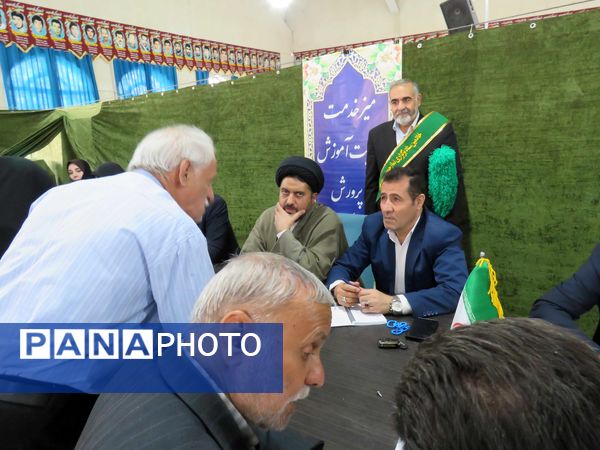 برگزاری میزخدمت آموزش و پرورش در محمدشهر کرج