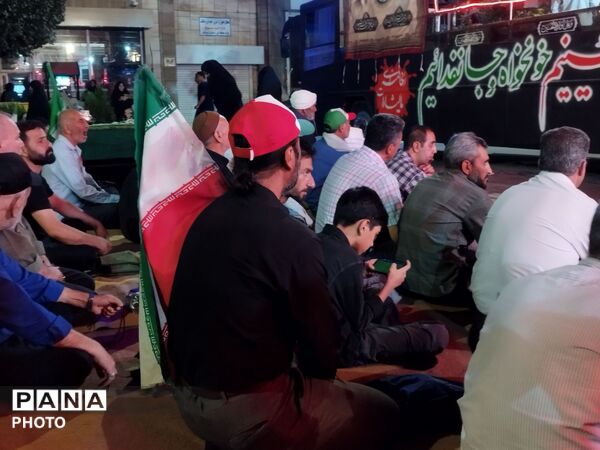 حماسه سازی مردم در صد و چهل و ششمین شب در حسینیه امام خمینی نیشابور در قاب پانا