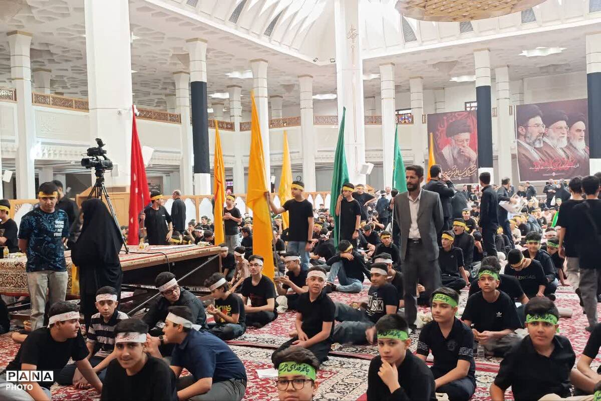 نوجوانان عاشورایی در حرم شاهچراغ(ع) - 1
