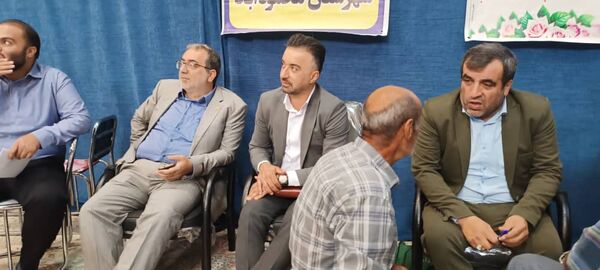 برپایی میز خدمت ادارات در مصلای نماز جمعه شهرستان محمودآباد