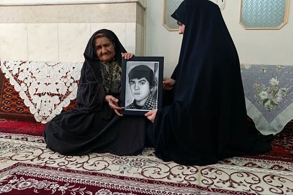 تقدیر از مادر شهید «علی اکبر خداداد» به مناسبت سالروز وفات حضرت ام‌البنین (س)
