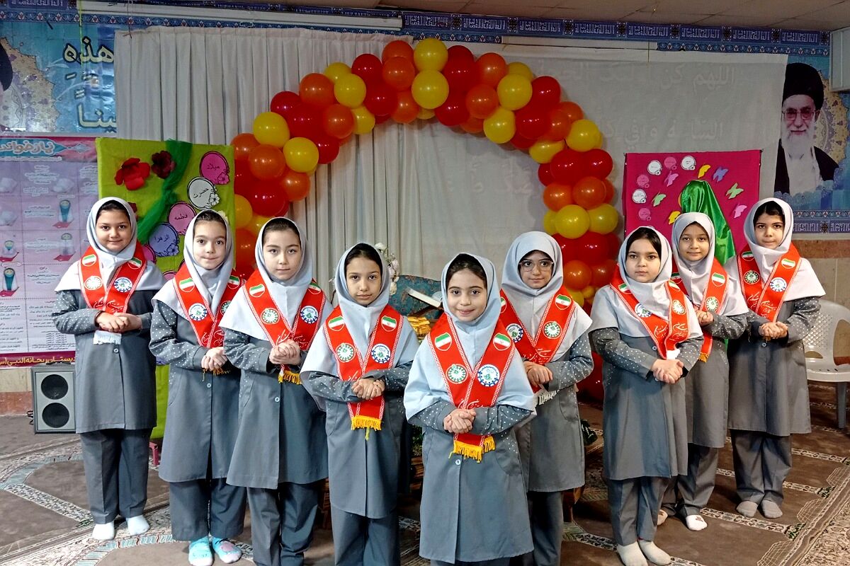 هنرنمایی دانش‌آموزان مدارس ناحیه دو شهرری در جشن میلاد حضرت فاطمه (س)