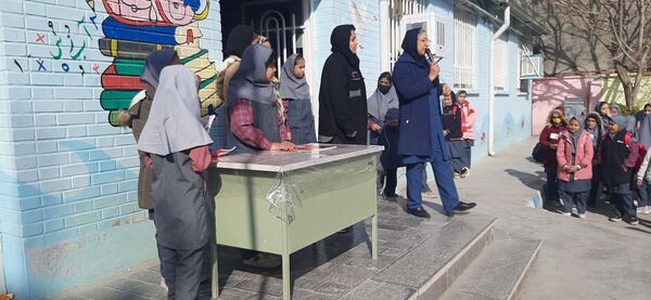 تقدیر از نخبگان درسی دبستان حضرت زینب(س) در طرقبه شاندیز
