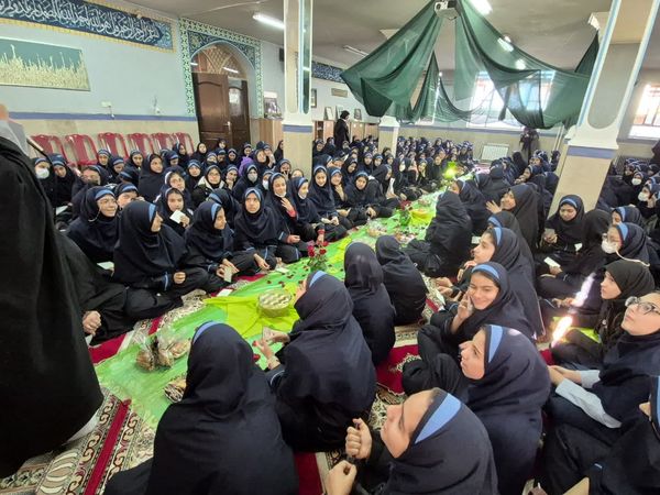 وقتی دبیرستان شهید همت بوی غربت حضرت مادر گرفت