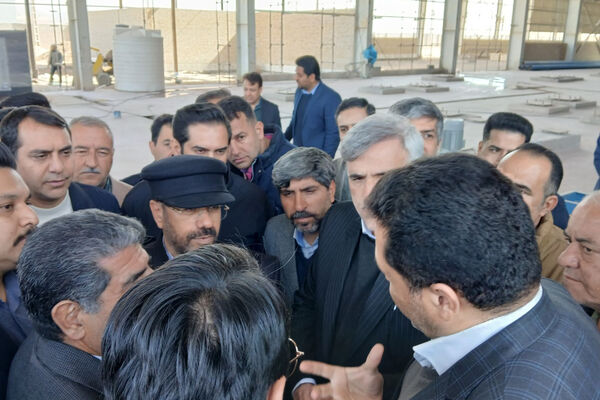 کلنگ زنی و آیین آغاز عملیات اجرایی ساخت مدرسه مسکن ملی آباده با حضور استاندار