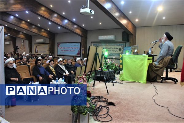 تجلیل از خادمان و فرهنگ‌یاران نماز در قم