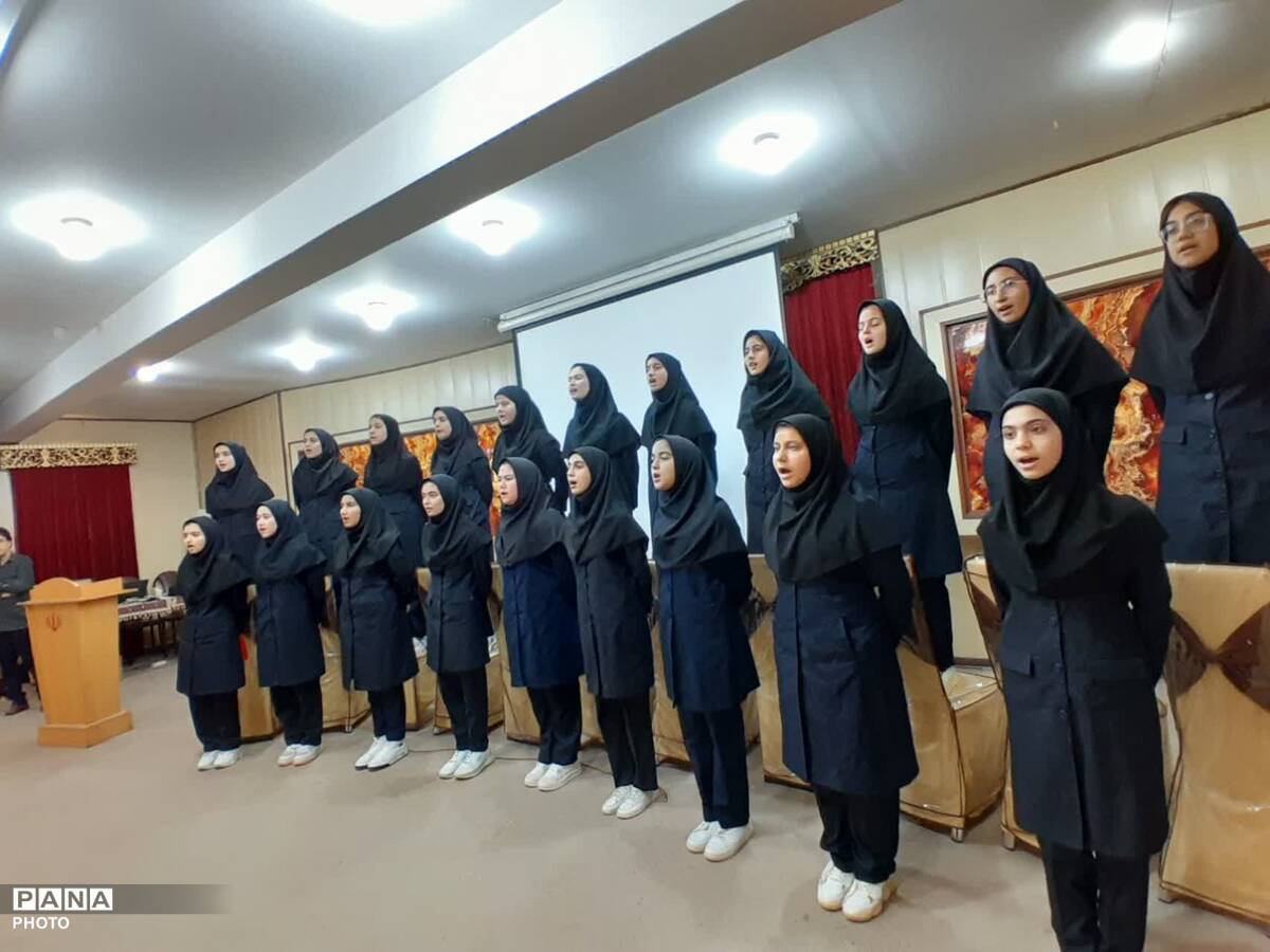 جشنواره سرود منطقه میمه؛ نمایش همدلی و شور دانش‌آموزی در خانه معلم