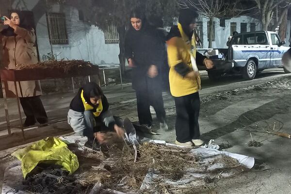 افتتاحیه بخش دوم اردوی تمشک با حضور دانش‌آموزان دختر در اردوگاه شهید محمد منتظری شهریار