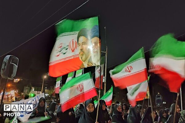 جمهوری اسلامی ایران مستقل متحد پیشرفته  و پیروز است