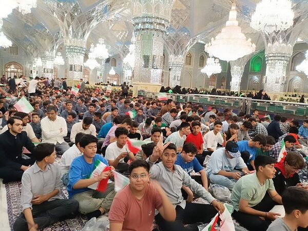 اجتماع 5 هزار نفری نوجوانان دانش آموز در حرم مطهر رضوی 