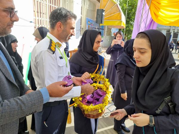 برگزاری جشن آغاز سال تحصیلی و مهر محمدی در دبیرستان شهیده معصومه قزوینی 