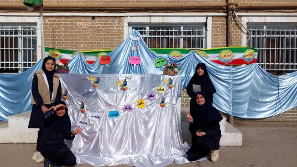  جشن نیمه شعبان و دهه فجر در دبیرستان مستوفی ۲ 