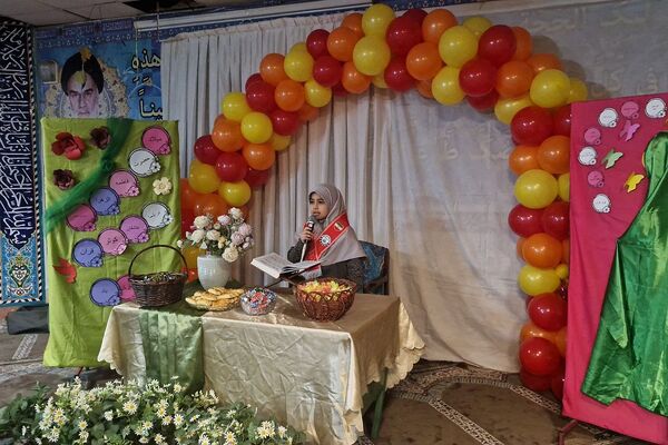 هنرنمایی دانش‌آموزان مدارس ناحیه دو شهرری در جشن میلاد حضرت فاطمه (س)