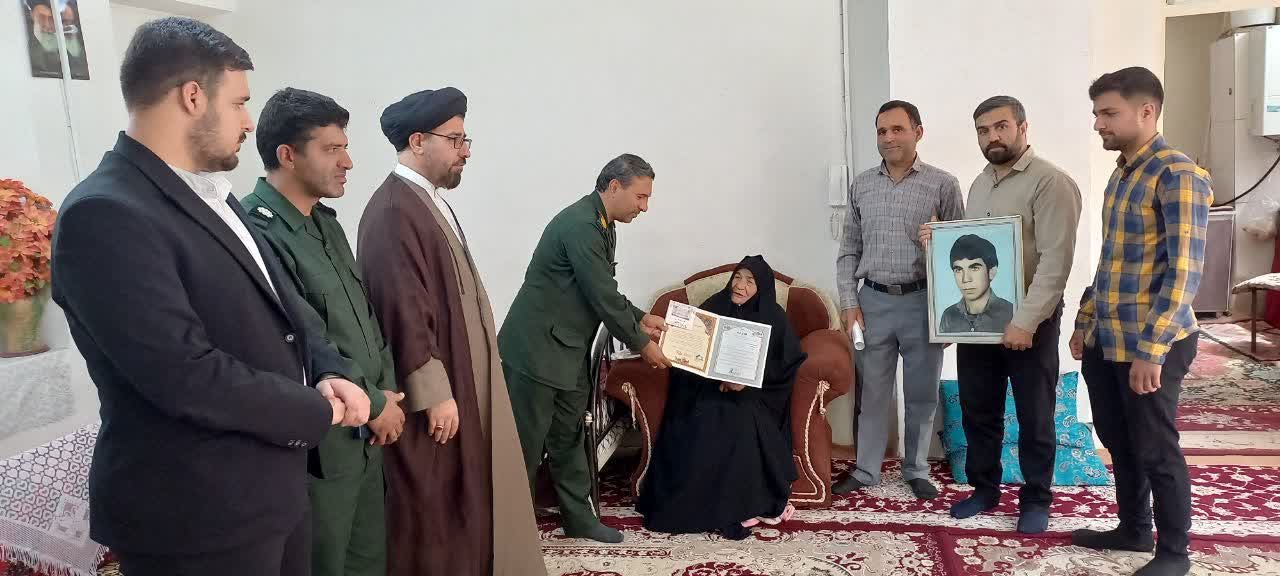 خانواده شهدا، الگوهای ماندگار و مایه افتخار جامعه هستند 