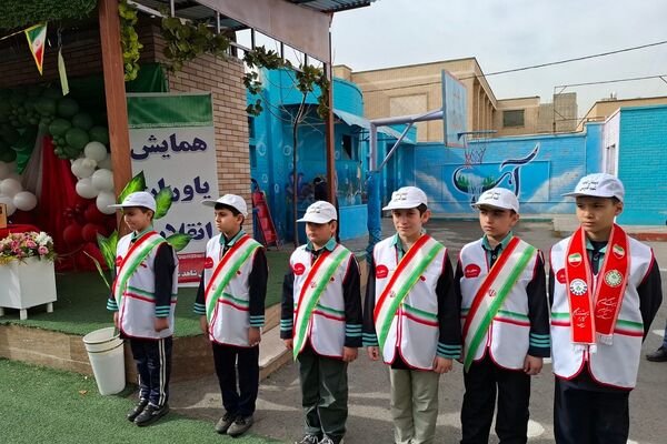 همایش یاوران انقلاب در دبستان شاهد شهید قدوسی ناحیه دو شهرری 