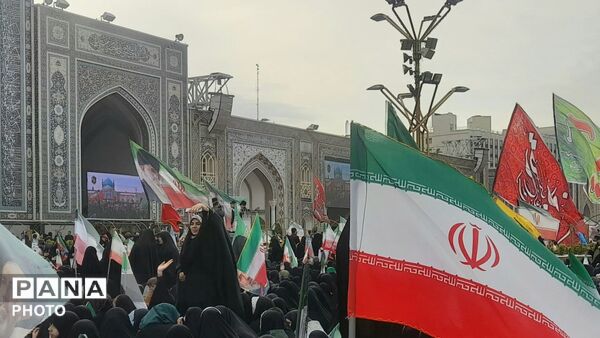 اجتماع بزرگ مشت‌های گره کرده در مشهد