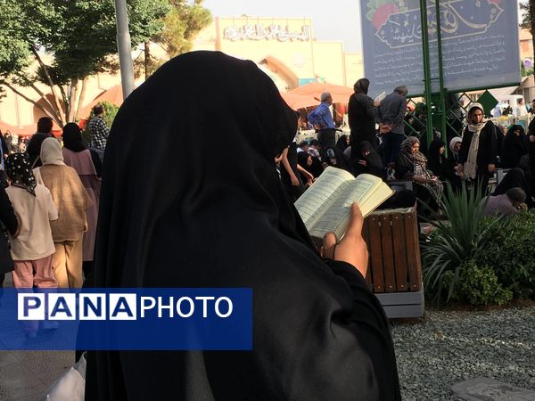 برپایی مراسم دعای عرفه در گلستان شهدای اصفهان