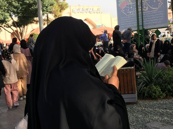 برپایی مراسم دعای عرفه در گلستان شهدای اصفهان