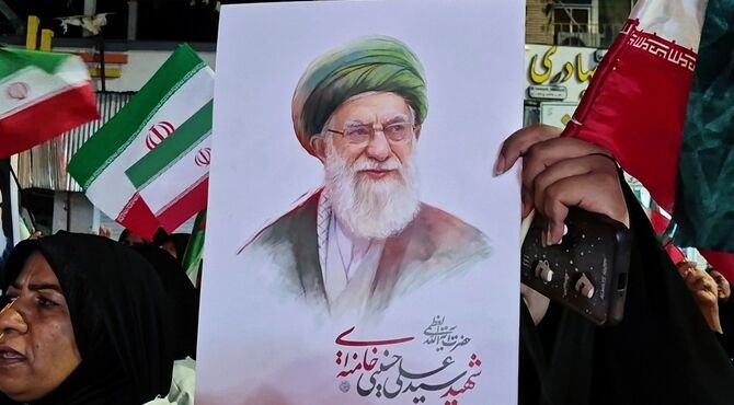 طنین بیعت با سومین رهبر معظم انقلاب اسلامی 