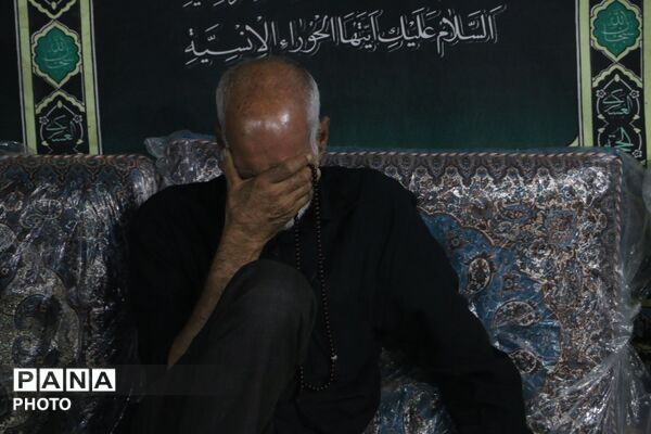 روضه‌خوانی کنار ریل قطار یزد؛ آیینی متفاوت در مسیر عبور شهروندان