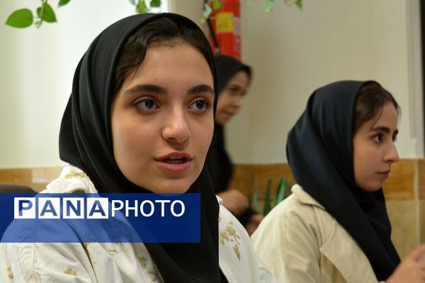 برای اولین‌بار برگزاری کافه ۵۷ در دبیرستان‌ نمونه دولتی ولایت بهارستان‌دو