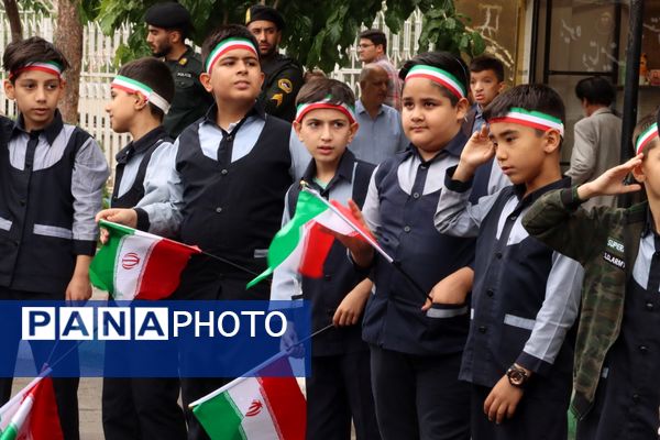 مراسم تشییع پیکر معلم شهید حجت‌الله یوسفیه با حضور باشکوه مردم شهرستان ورامین 