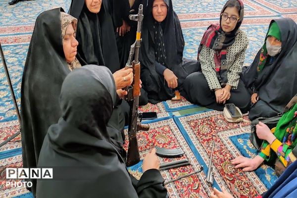 کارگاه آموزش اسلحه شناسی ویژه خواهران در شهر بار
