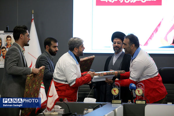 آیین تجلیل از از خبرنگاران هلالیتا