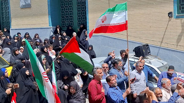 راهپیمایی ضدصهیونیستی مردم روستای فردو