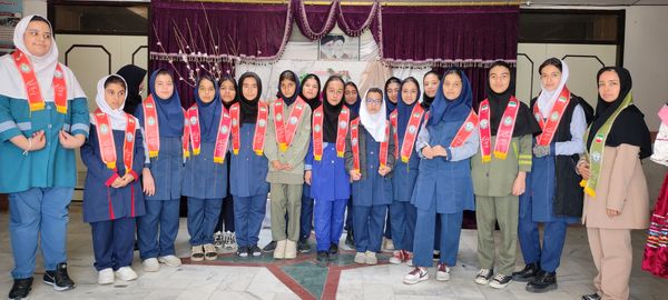 بازدید دانش‌آموزان پیشتاز‌ مدرسه شهید خاقانی از کلاس‌های رایانه کانون سمیه شیروان