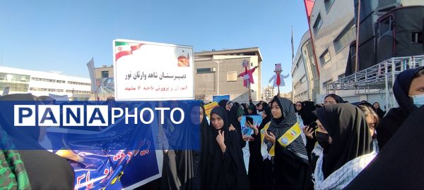 راهپیمایی سیزدهم آبان ماه با حضور دختران دبیرستان شاهد وارثان نور 
