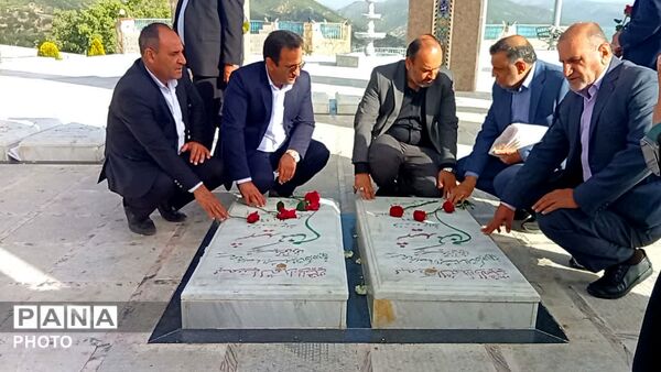 غبار رویی گلزار شهدا با حضور معاون پرورشی و فرهنگی ورزات آموزش و پرورش در یاسوج 