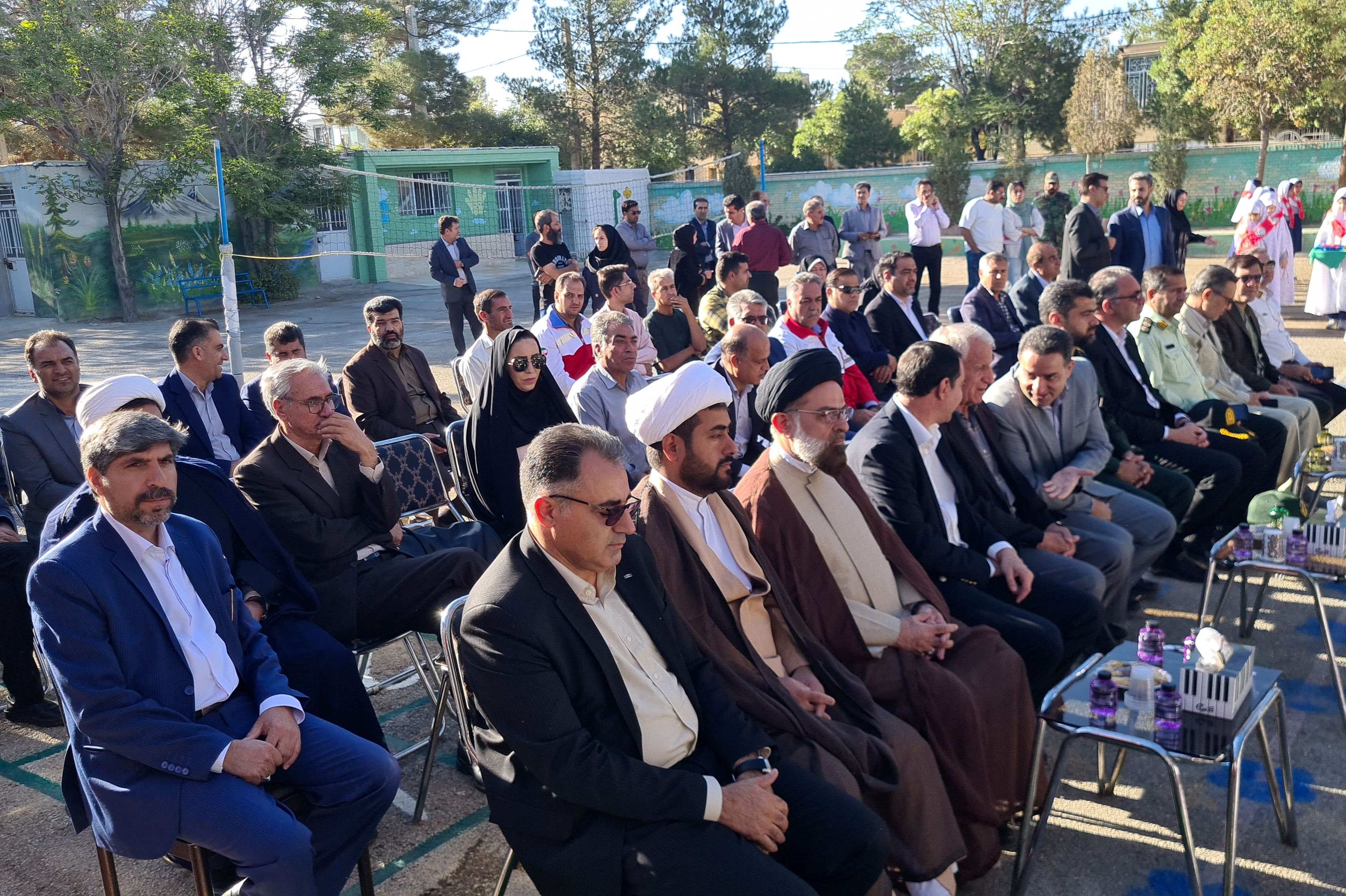 آیین نواختن زنگ ایثار و مقاومت در مدارس آباده