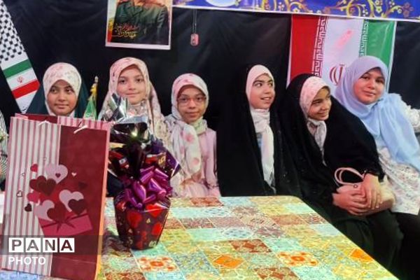 خدمت رسانی دانش‌آموزان و فرهنگیان دبیرستان تزکیه شهرری در موکب بسیج دانش آموزی 