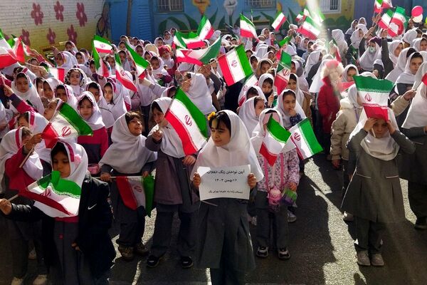 جشن پیروزی انقلاب اسلامی در مدارس منطقه کهریزک 